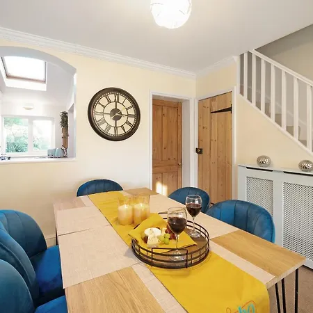 Cotswolds - 3 Bed House, With Garden, Wifi - Esho Stays Cirencester Exterior photo