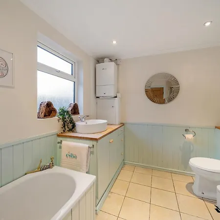 Cotswolds - 3 Bed House, With Garden, Wifi - Esho Stays Cirencester Exterior photo