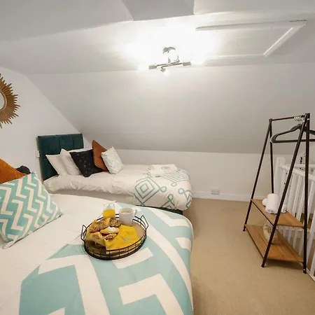 Cotswolds - 3 Bed House, With Garden, Wifi - Esho Stays Cirencester Exterior photo