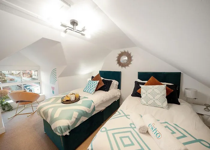 Cotswolds - 3 Bed House, With Garden, Wifi - Esho Stays