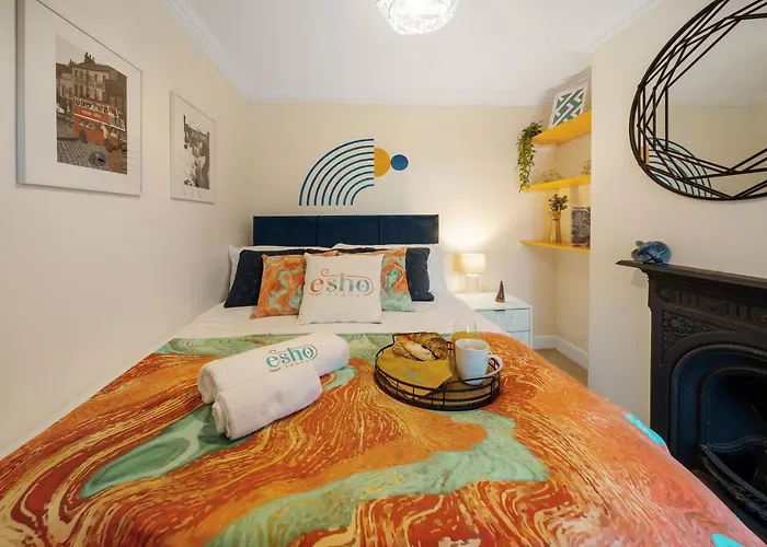 Cotswolds - 3 Bed House, With Garden, Wifi - Esho Stays