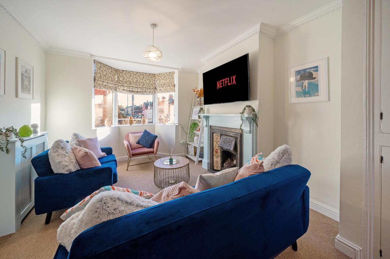 Holiday home Cotswolds - 3 Bed House, With Garden, Wifi - Esho Cirencester