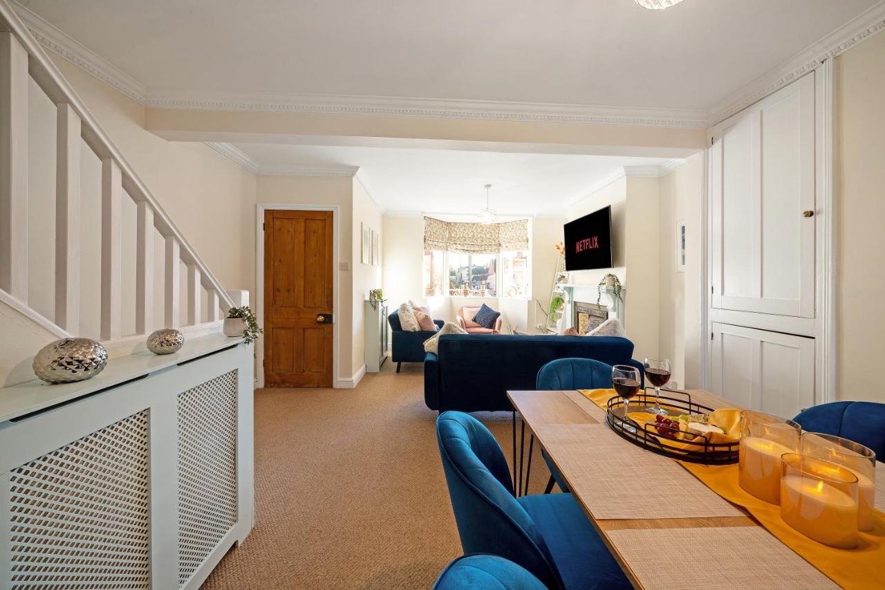 Holiday home Cotswolds - 3 Bed House, With Garden, Wifi - Esho Cirencester